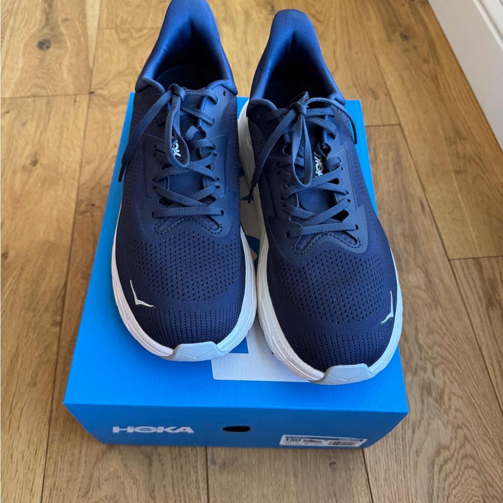 HOKA Arahi 7 size 13D color Outer Space/white